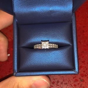1/4 CTTW Diamond ring 10K white Gold